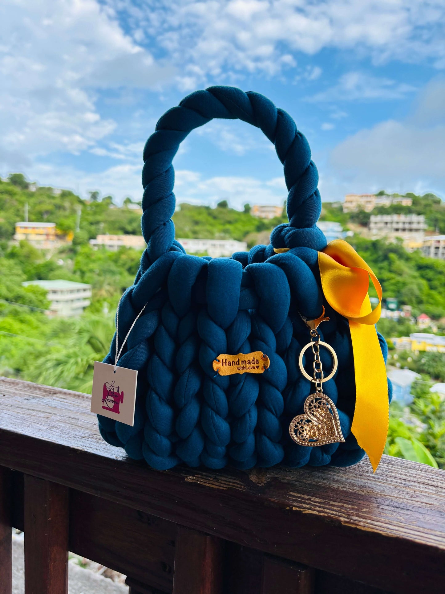 blue chunky yarn bag trendy