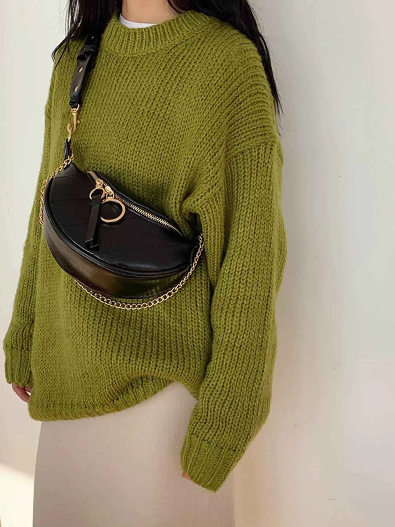 Chain Decor Crescent Crossbody Bag