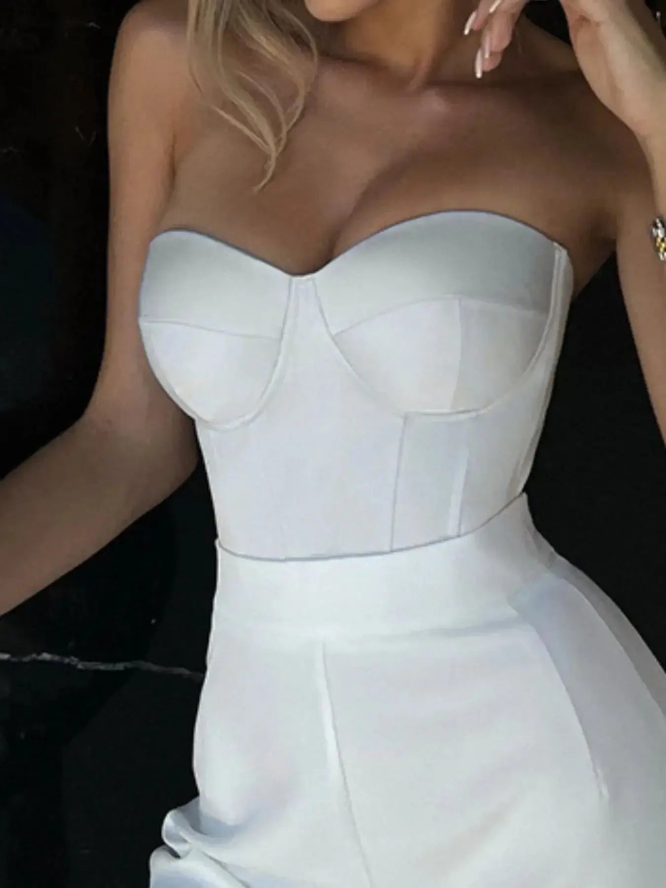 Model wearing a white sweetheart neck tube top, showcasing a stylish and fitted design perfect for summer outfits.