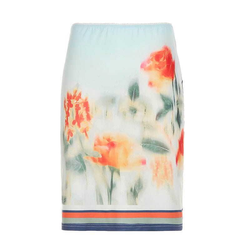 Cute slim fit printed skirt with floral design and contrast color accents, perfect for sweet and spicy styles.